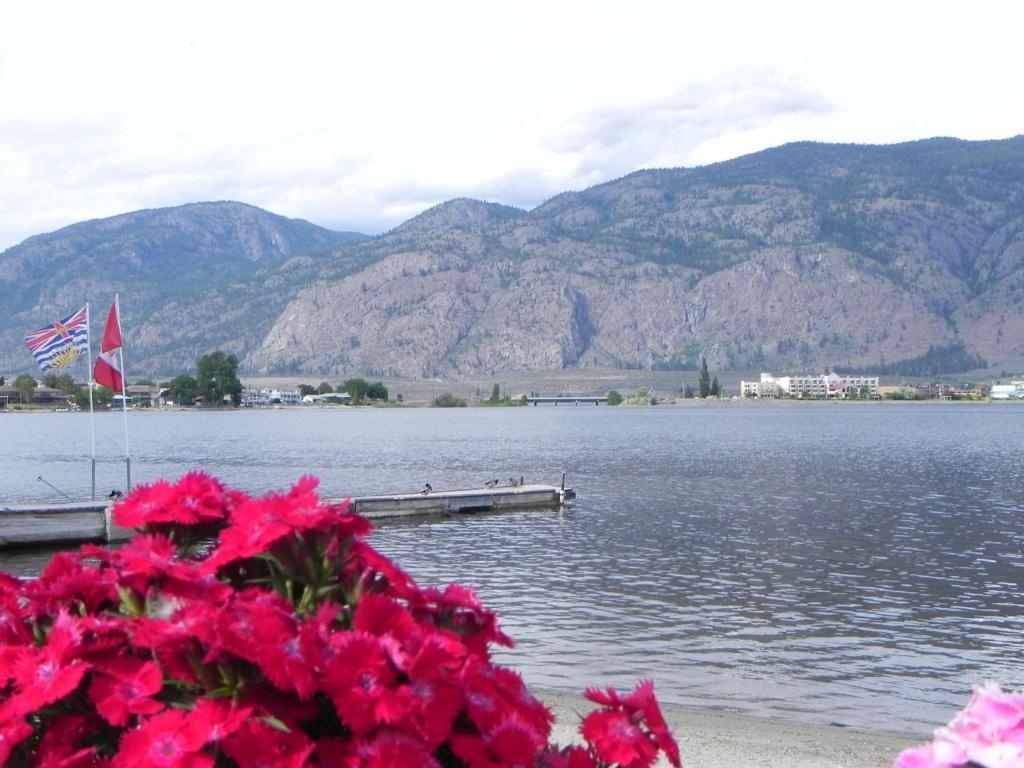 Destiny Beach Resort Osoyoos Exterior foto